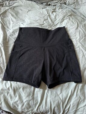 High-Waist swirl print Black Women’s Athletic Shorts with Side Pockets